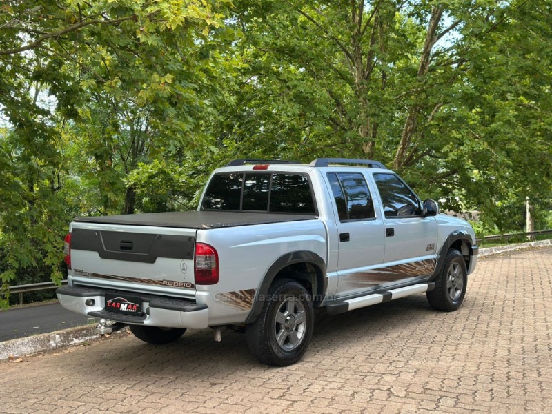 S10 2.4 MPFI RODEIO 4X2 CD 8V FLEX 4P MANUAL - 2011 - DOIS IRMãOS