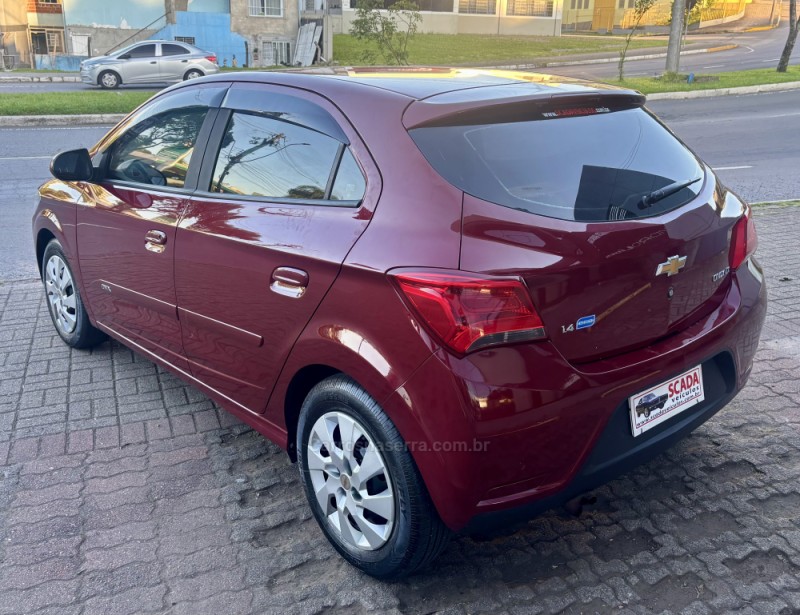 ONIX 1.4 MPFI LT 8V FLEX 4P MANUAL - 2017 - CAXIAS DO SUL