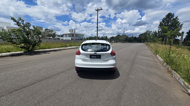 FOCUS 2.0 TITANIUM PLUS 16V FLEX 4P AUTOMÁTICO - 2016 - BENTO GONçALVES