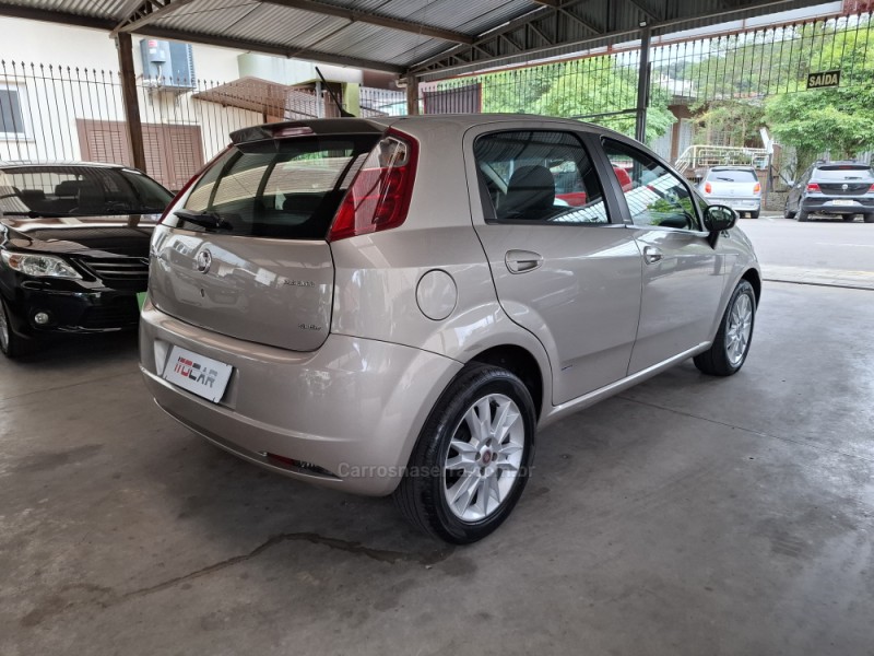 PUNTO 1.6 ESSENCE 16V FLEX 4P MANUAL - 2011 - GARIBALDI