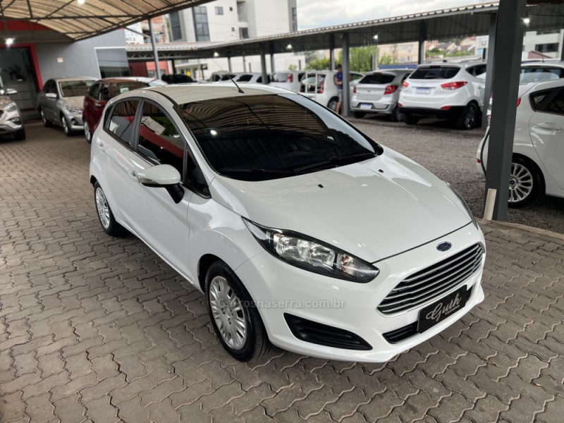 FIESTA 1.6 SE HATCH 16V FLEX 4P MANUAL - 2017 - BOM PRINCíPIO