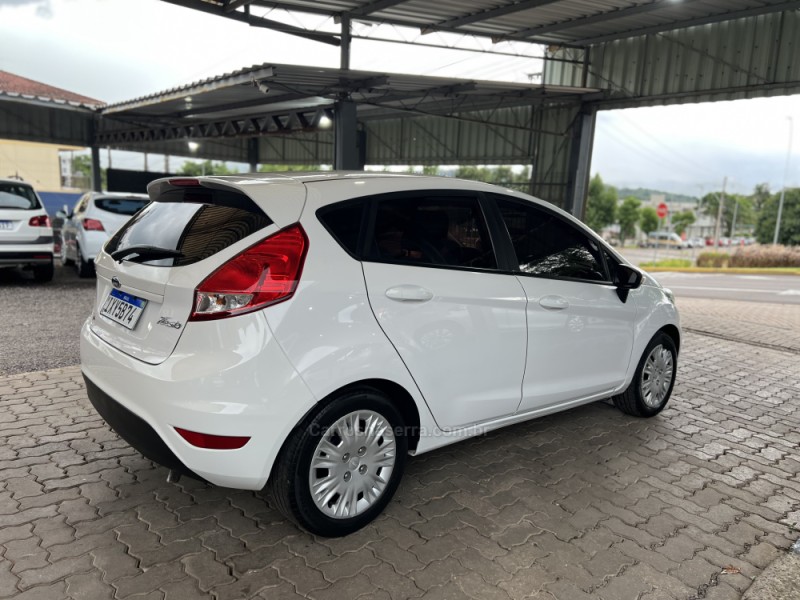 FIESTA 1.6 SE HATCH 16V FLEX 4P MANUAL - 2017 - BOM PRINCíPIO