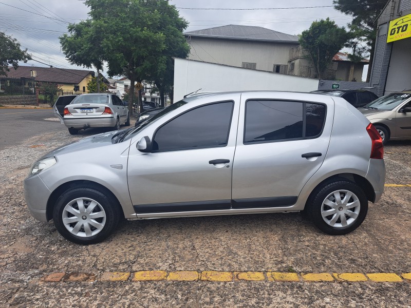 SANDERO 1.6 EXPRESSION 8V FLEX 4P MANUAL - 2011 - FARROUPILHA