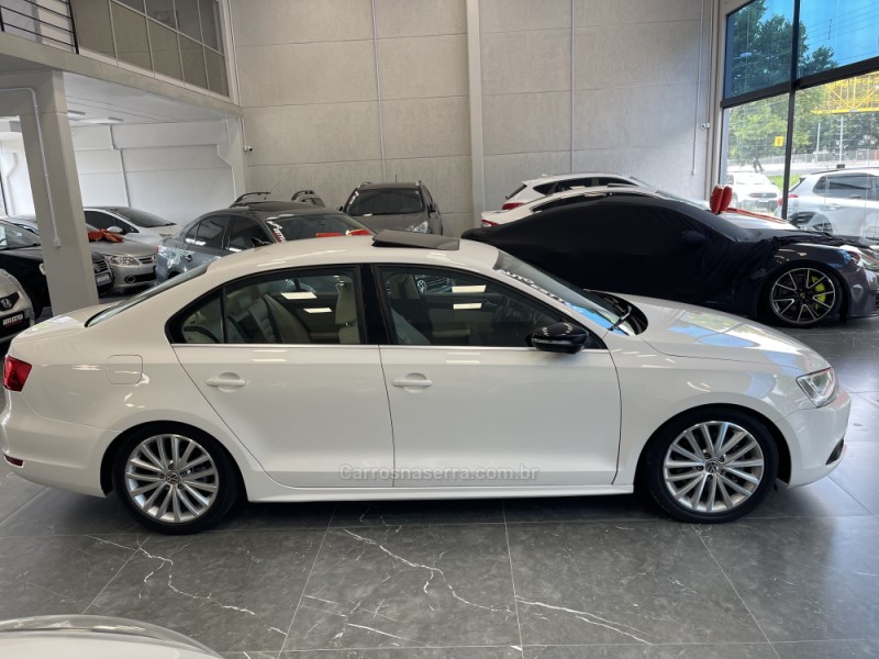 JETTA 2.0 TSI HIGHLINE 200CV GASOLINA 4P TIPTRONIC - 2012 - ESTâNCIA VELHA