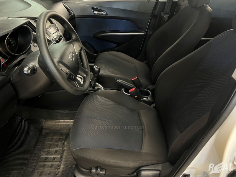 HB20 1.6 COMFORT 16V FLEX 4P MANUAL - 2014 - SAPIRANGA