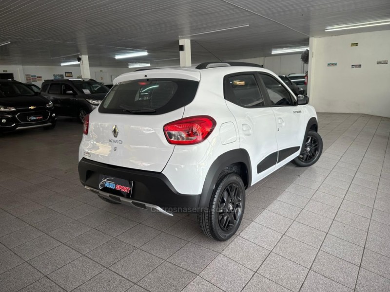 KWID 1.0 12V OUTSIDER FLEX 4P MANUAL - 2020 - NOVO HAMBURGO