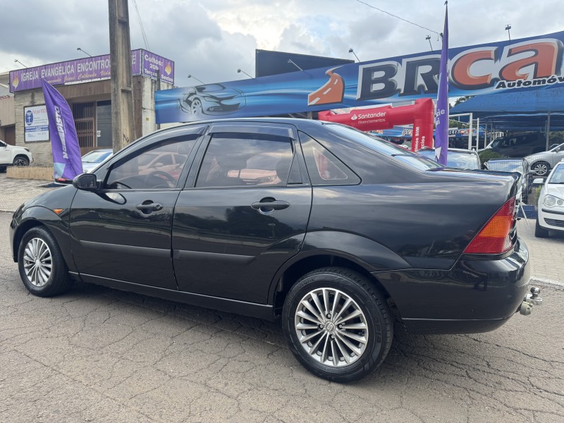 FOCUS 2.0 SEDAN 16V GASOLINA 4P MANUAL - 2001 - DOIS IRMãOS