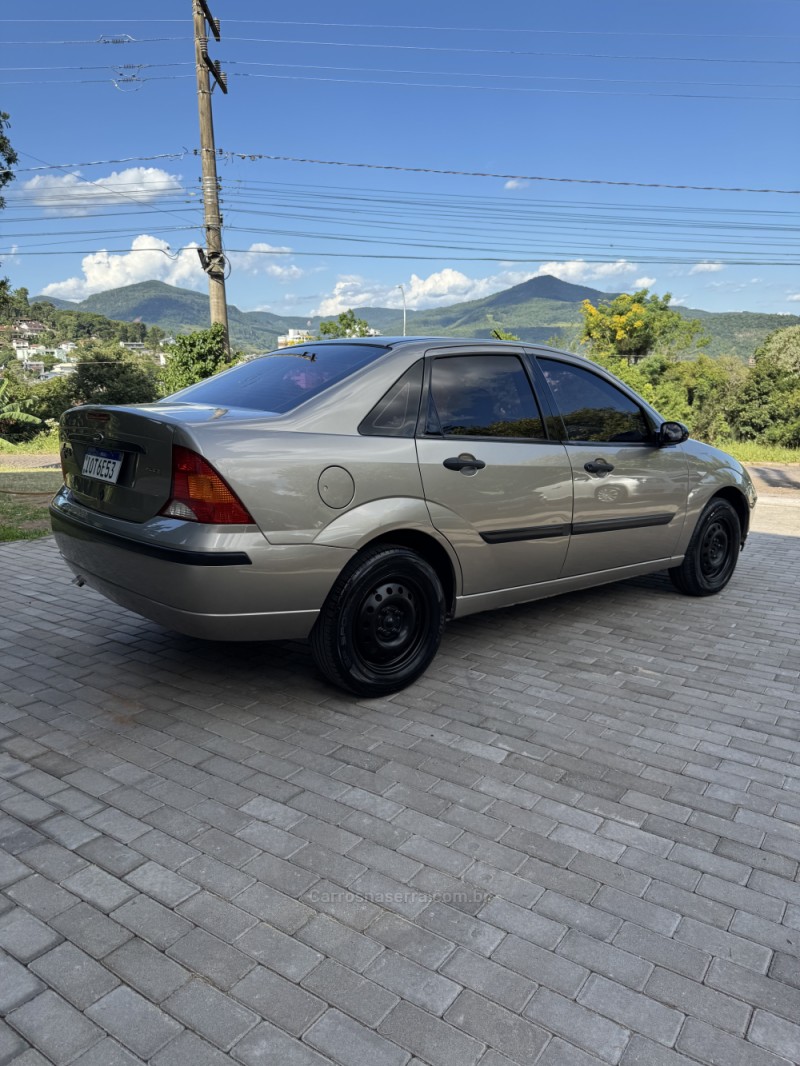 FOCUS 1.6 8V FLEX 4P MANUAL - 2008 - ENCANTADO