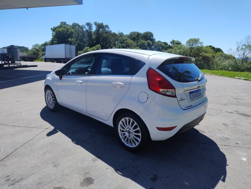 FIESTA 1.6 TITANIUM HATCH 16V FLEX 4P AUTOMÁTICO - 2014 - CAXIAS DO SUL