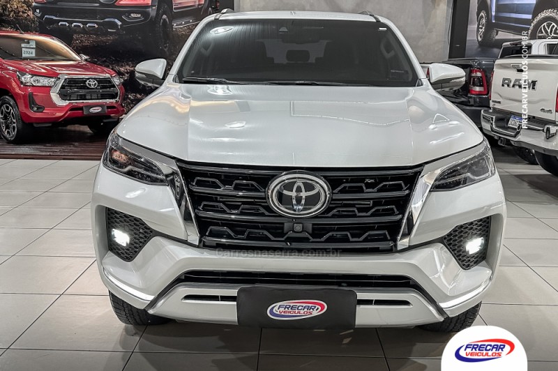 HILUX SW4 2.8 SRX 4X4 7 LUGARES 16V TURBO INTERCOOLER DIESEL 4P AUTOMÁTICO - 2024 - SARANDI