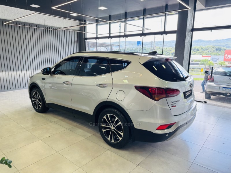 SANTA FÉ 3.3 MPFI 4X4 7 LUGARES V6 270CV GASOLINA 4P AUTOMÁTICO - 2019 - DOIS IRMãOS