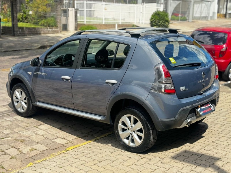 SANDERO 1.6 STEPWAY 8V FLEX 4P MANUAL - 2013 - CAXIAS DO SUL