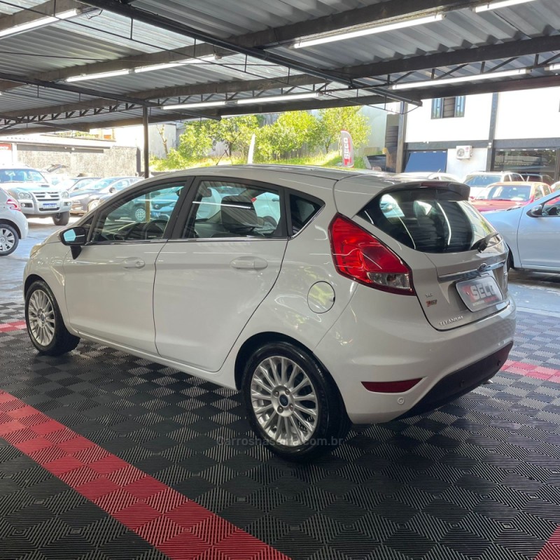 FIESTA 1.6 TITANIUM HATCH 16V FLEX 4P AUTOMÁTICO - 2014 - PASSO FUNDO