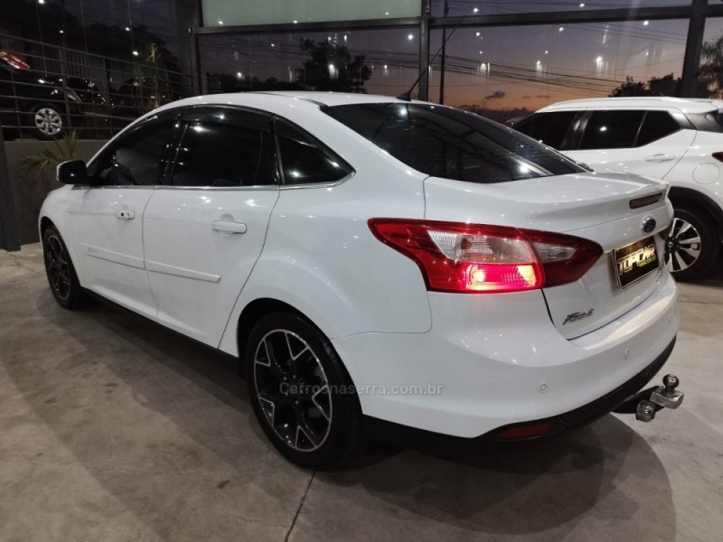 FOCUS 2.0 TITANIUM 16V FLEX 4P AUTOMÁTICO - 2015 - CAMPO BOM