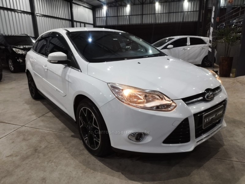 FOCUS 2.0 TITANIUM 16V FLEX 4P AUTOMÁTICO - 2015 - CAMPO BOM