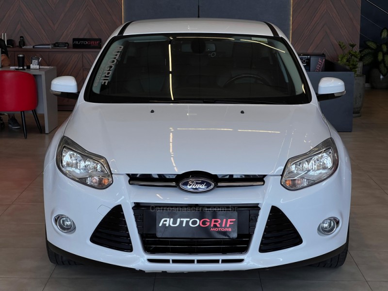 FOCUS 2.0 TITANIUM HATCH 16V FLEX 4P AUTOMÁTICO - 2015 - CAMPO BOM