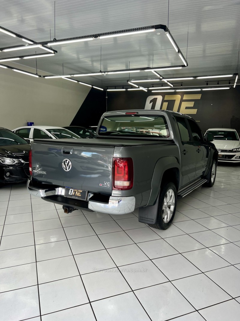 AMAROK 3.0 V6 TDI HIGHLINE CD DIESEL 4MOTION AUTOMÁTICO - 2021 - PASSO FUNDO