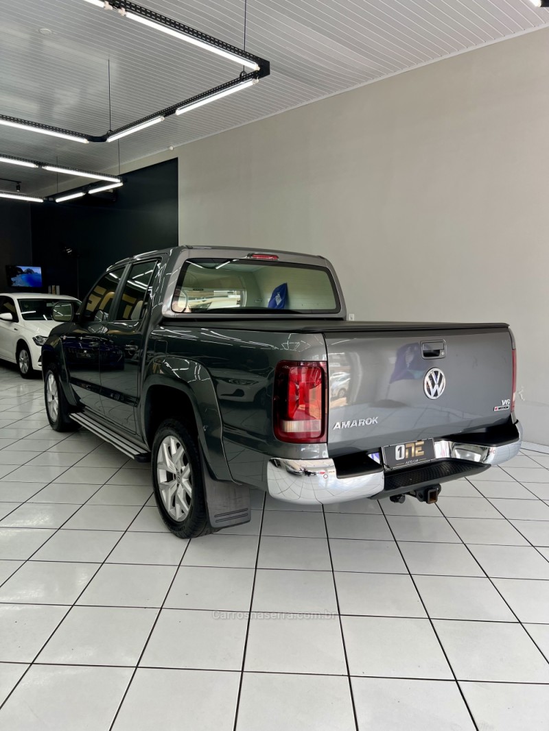 AMAROK 3.0 V6 TDI HIGHLINE CD DIESEL 4MOTION AUTOMÁTICO - 2021 - PASSO FUNDO