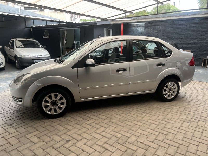 FIESTA 1.6 MPI SEDAN 8V FLEX 4P MANUAL - 2005 - CAXIAS DO SUL