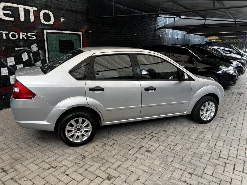 FIESTA 1.6 MPI SEDAN 8V FLEX 4P MANUAL - 2005 - CAXIAS DO SUL