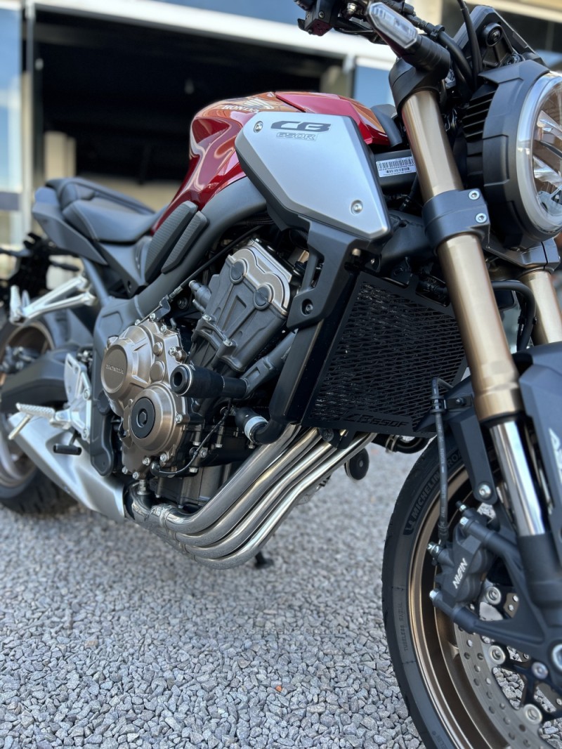 CB 650R  - 2022 - CARAZINHO