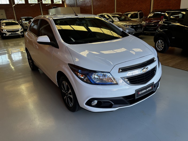 ONIX 1.4 MPFI LTZ 8V FLEX 4P MANUAL - 2014 - BENTO GONçALVES