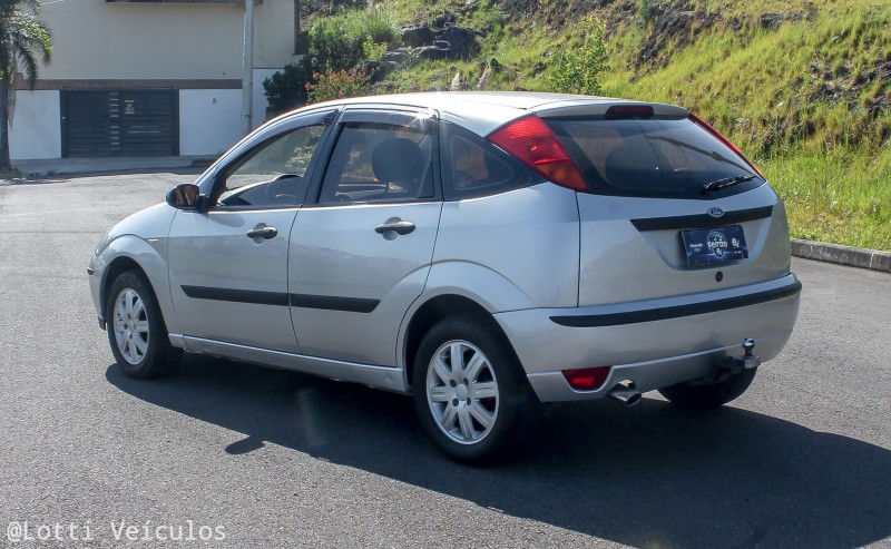 FOCUS 1.6 GLX 8V FLEX 4P MANUAL - 2009 - FARROUPILHA