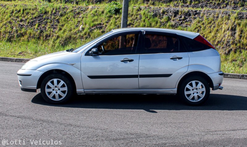 FOCUS 1.6 GLX 8V FLEX 4P MANUAL - 2009 - FARROUPILHA