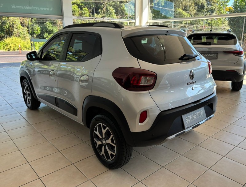 KWID 1.0 12V OUTSIDER FLEX 4P MANUAL - 2023 - NOVA PETRóPOLIS