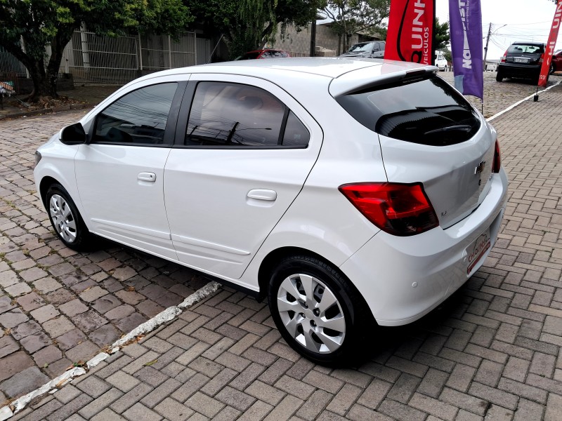 ONIX 1.4 MPFI LT 8V FLEX 4P MANUAL - 2015 - CAXIAS DO SUL