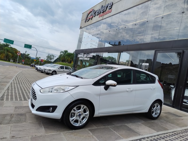 FIESTA 1.5 SE HATCH 16V FLEX 4P MANUAL - 2014 - CAXIAS DO SUL