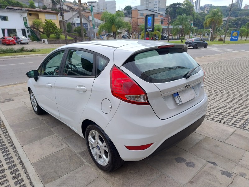 FIESTA 1.5 SE HATCH 16V FLEX 4P MANUAL - 2014 - CAXIAS DO SUL