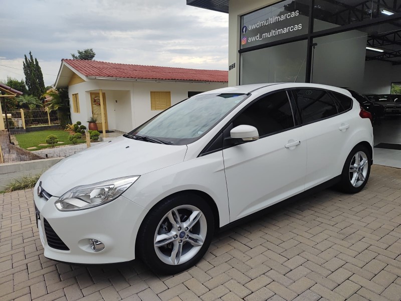 FOCUS 2.0 SE HATCH 16V FLEX 4P AUTO - 2015 - LAJEADO