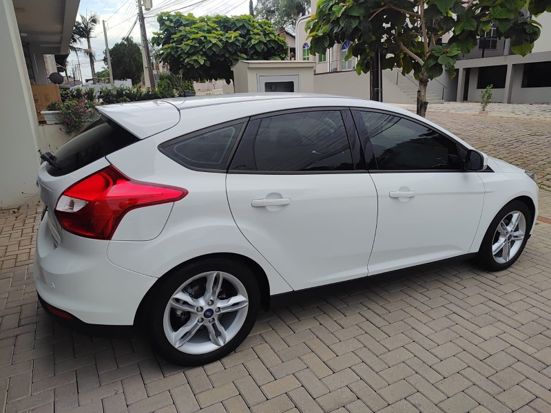 FOCUS 2.0 SE HATCH 16V FLEX 4P AUTO - 2015 - LAJEADO