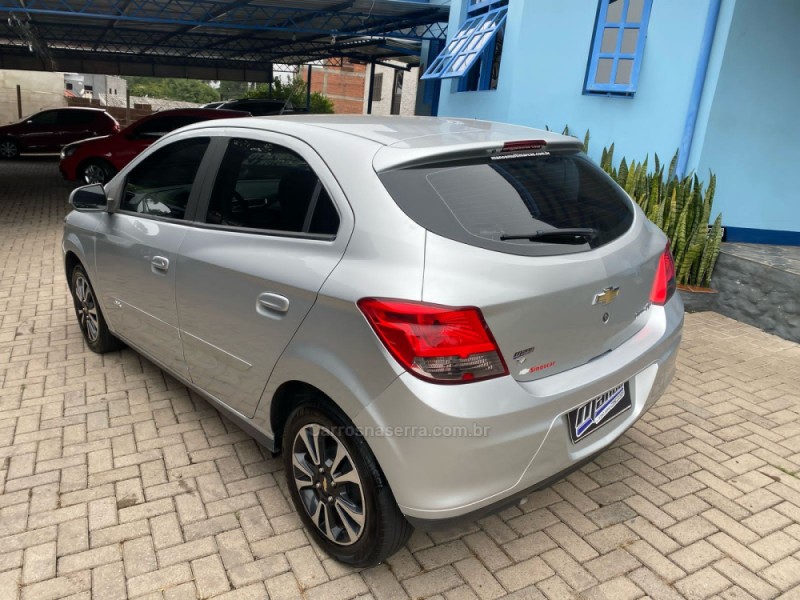 ONIX 1.4 MPFI LTZ 8V FLEX 4P MANUAL - 2015 - CANELA