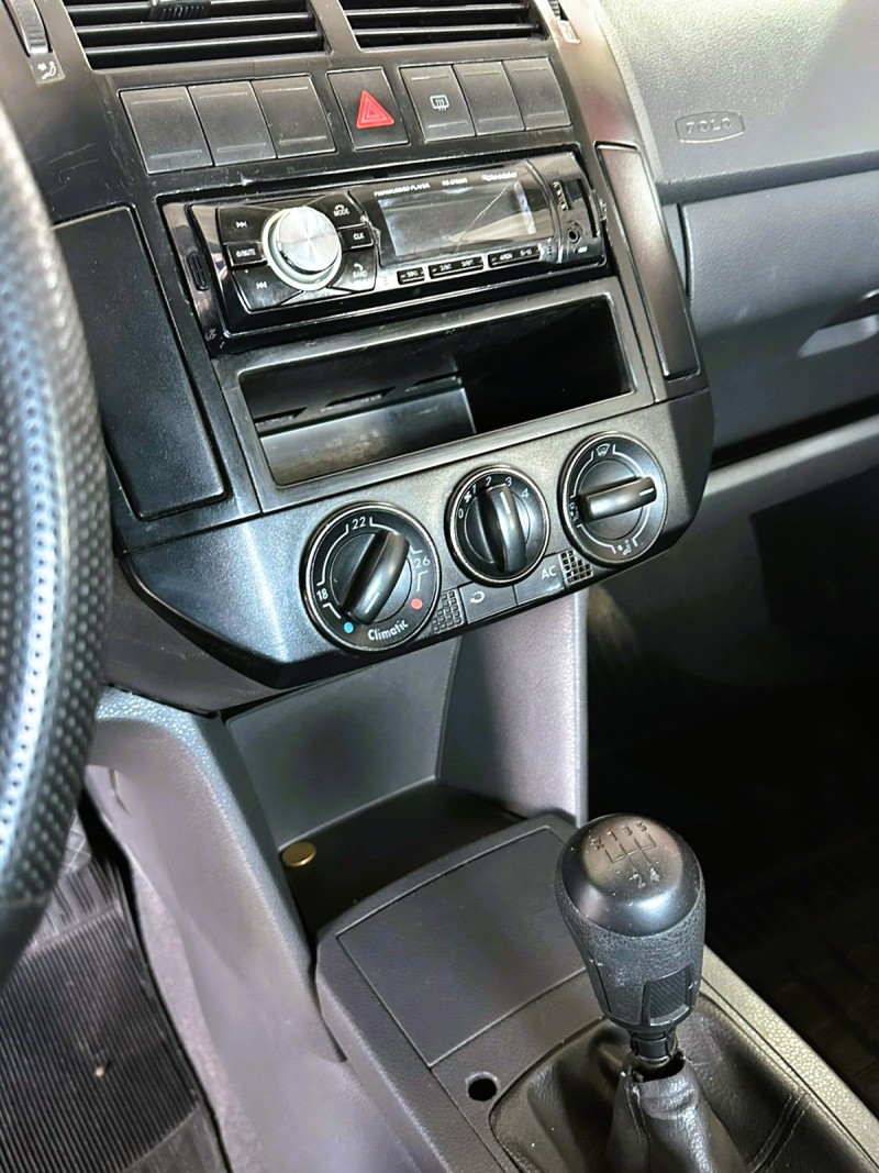 POLO SEDAN 1.6 MI COMFORTLINE 8V FLEX 4P MANUAL - 2003 - SãO SEBASTIãO DO CAí