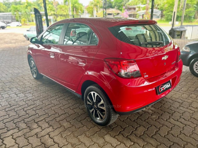 ONIX 1.4 MPFI LTZ 8V FLEX 4P MANUAL - 2014 - SãO SEBASTIãO DO CAí