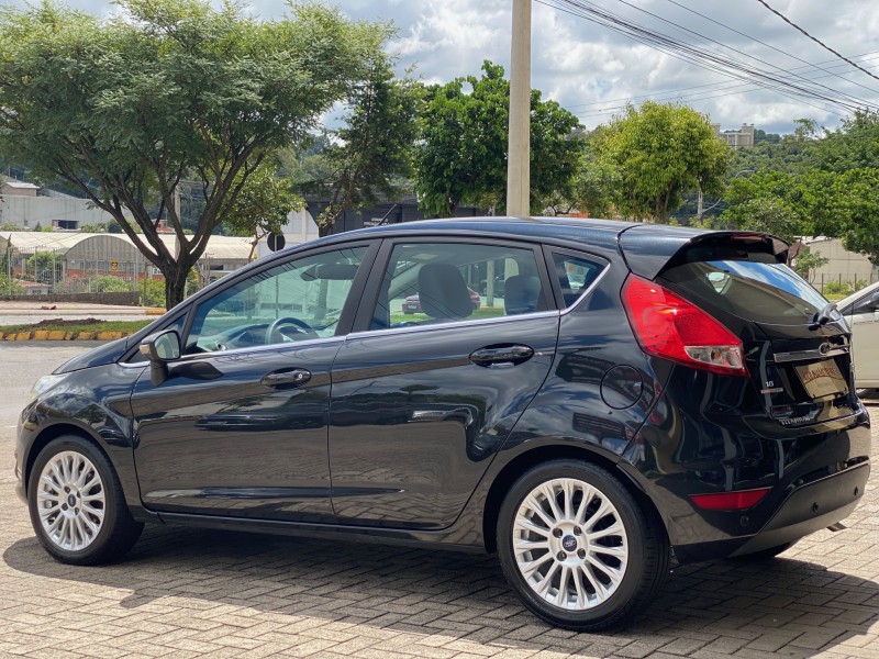 FIESTA 1.6 TITANIUM HATCH 16V FLEX 4P AUTOMÁTICO - 2014 - CAXIAS DO SUL