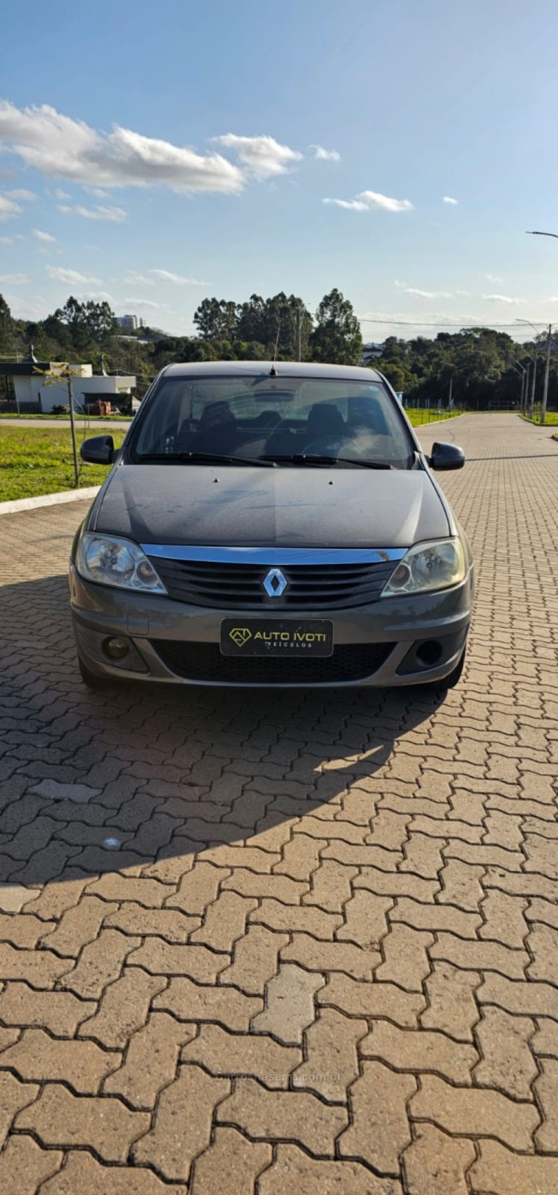 LOGAN 1.0 EXPRESSION 12V FLEX 4P MANUAL - 2011 - IVOTI