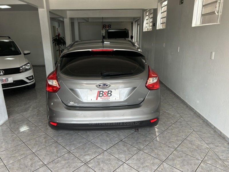 FOCUS 2.0 SE HATCH 16V FLEX 4P AUTO - 2015 - NOVA PRATA