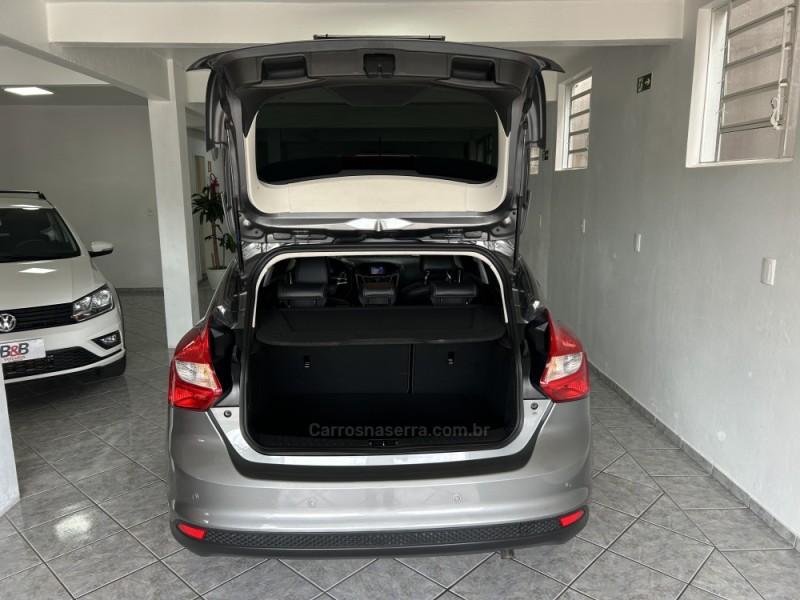 FOCUS 2.0 SE HATCH 16V FLEX 4P AUTO - 2015 - NOVA PRATA