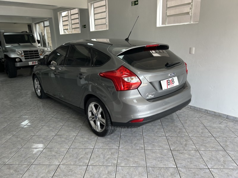 FOCUS 2.0 SE HATCH 16V FLEX 4P AUTO - 2015 - NOVA PRATA