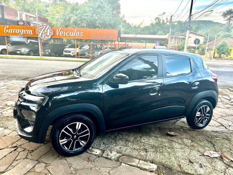 KWID 1.0 12V SCE FLEX INTENSE MANUAL - 2023 - TRêS COROAS