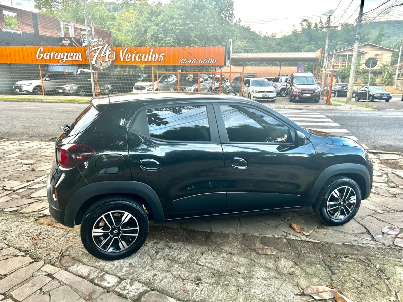 KWID 1.0 12V SCE FLEX INTENSE MANUAL - 2023 - TRêS COROAS