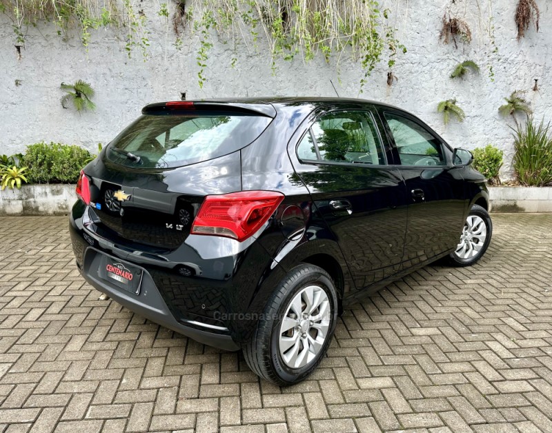 ONIX 1.4 MPFI LT 8V FLEX 4P MANUAL - 2018 - SAPIRANGA