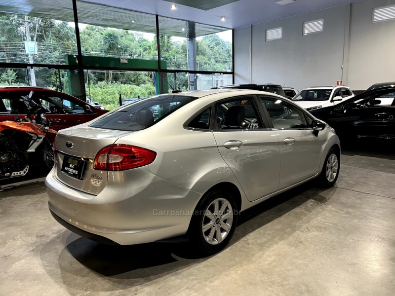 FIESTA 1.6 SE SEDAN 16V FLEX 4P MANUAL - 2011 - CAXIAS DO SUL