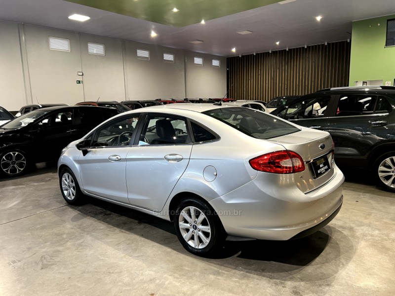 FIESTA 1.6 SE SEDAN 16V FLEX 4P MANUAL - 2011 - CAXIAS DO SUL