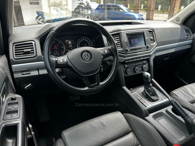 AMAROK 3.0 V6 TDI HIGHLINE CD DIESEL 4MOTION AUTOMÁTICO - 2022 - CANELA