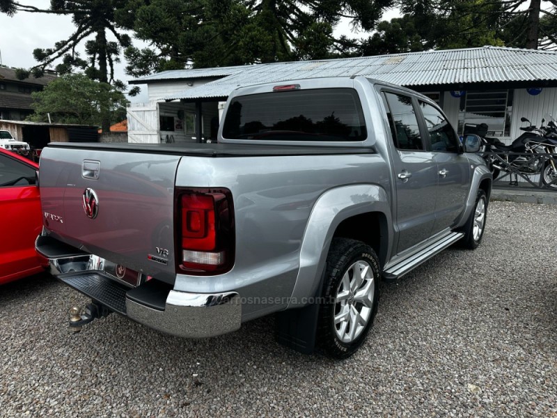 AMAROK 3.0 V6 TDI HIGHLINE CD DIESEL 4MOTION AUTOMÁTICO - 2022 - CANELA