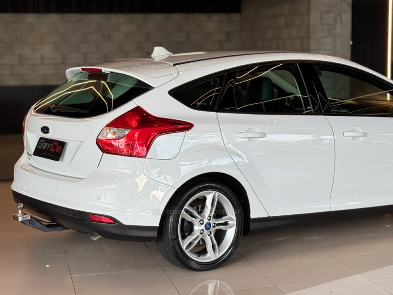 FOCUS 2.0 SE HATCH 16V FLEX 4P AUTO - 2015 - DOIS IRMãOS